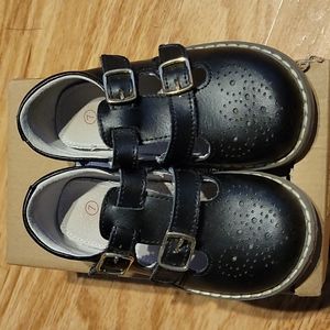 L'Amour Black shoes sz 7 toddler